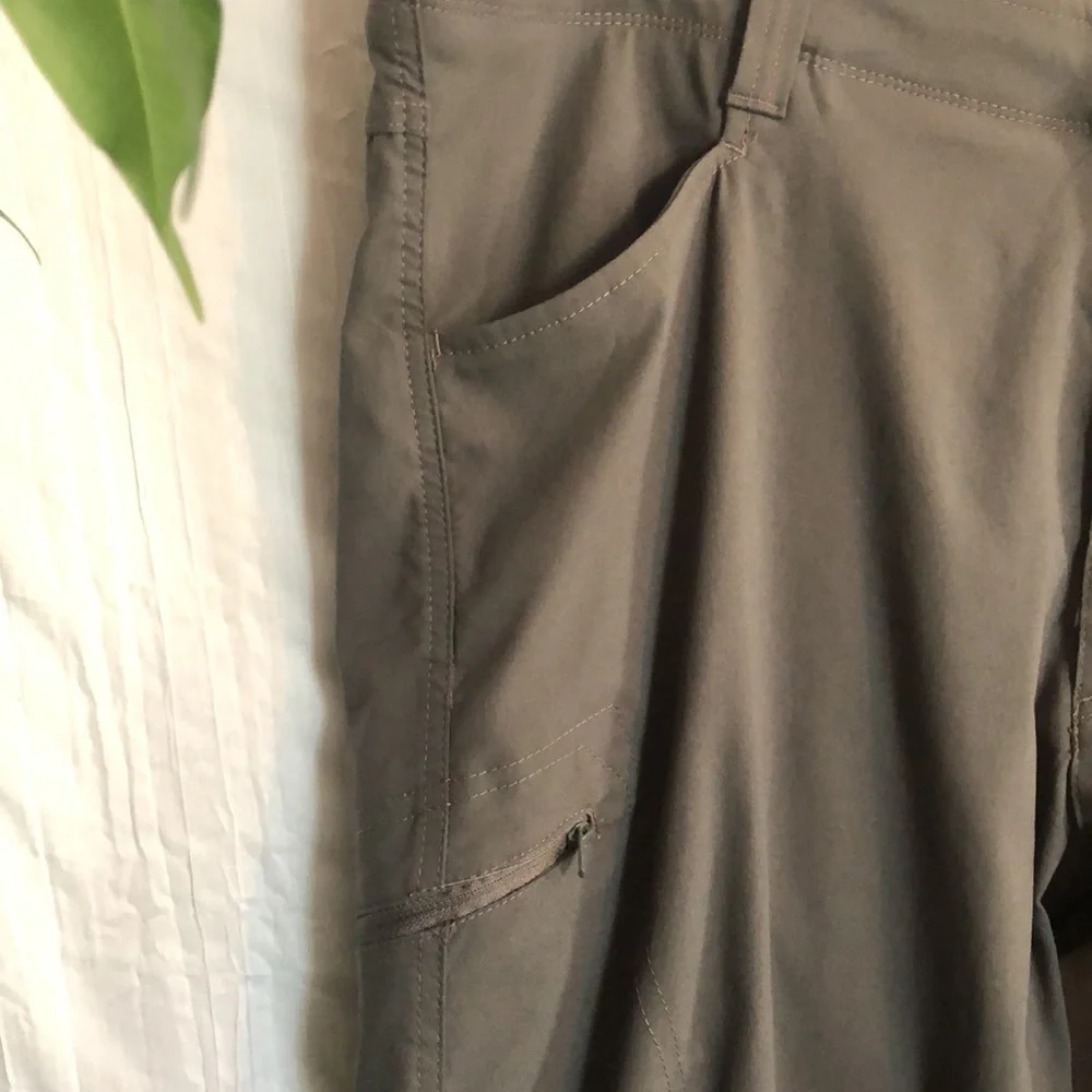 WRANGLER men Sz 40 X 30 gray cargo khaki straight leg pants elastic wais…